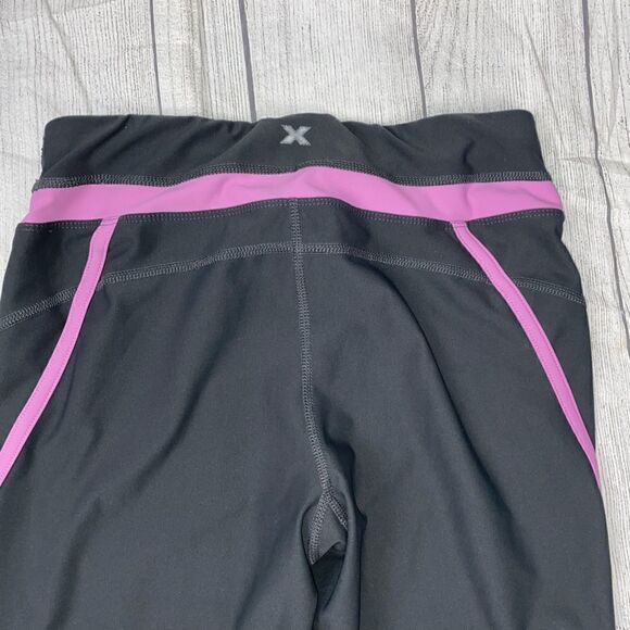 Xersion Capri style compression pants grey w/pink borders sz small women - Picture 7 of 8